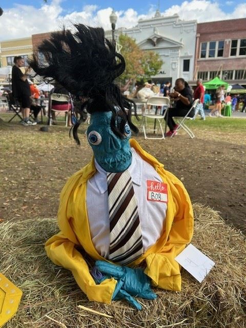 pumpkin decorating bob & pig